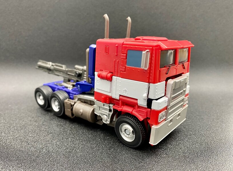 Takara Transformers Premium Finish SS 02 Optimus Prime Official In Hand Image  (2 of 2)